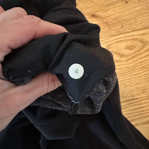 Lululemon Base Runner Pant in Black, Size 4 - Picture 9 of 11